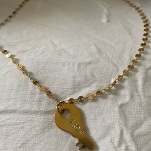The giving keys necklace with the word “grow”